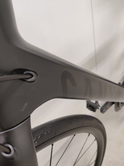 Canyon Ultimate CF SL Disc 8.0 Di2 2019 L käytetty maantiepyörä