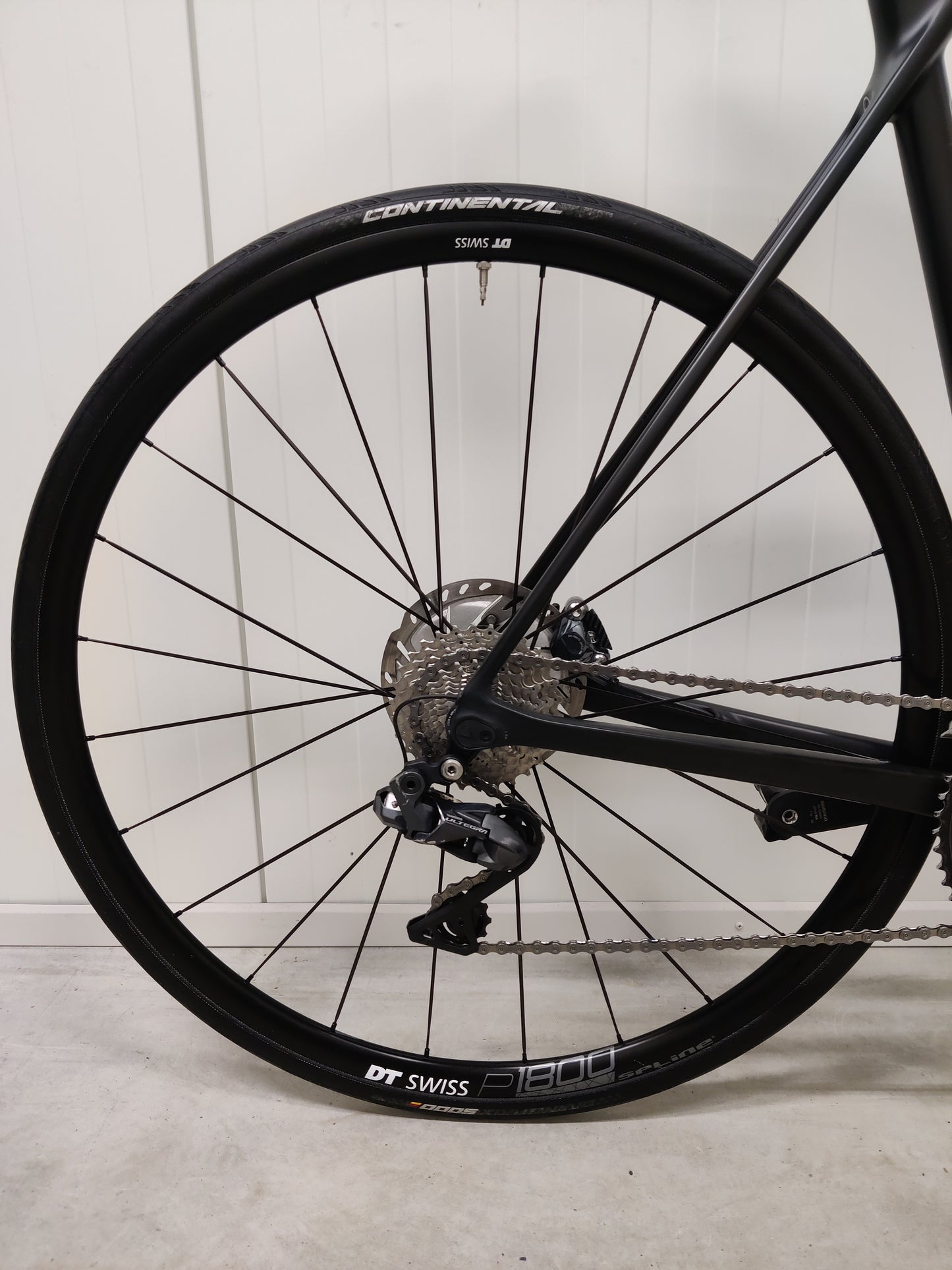 Canyon Ultimate CF SL Disc 8.0 Di2 2019 L käytetty maantiepyörä