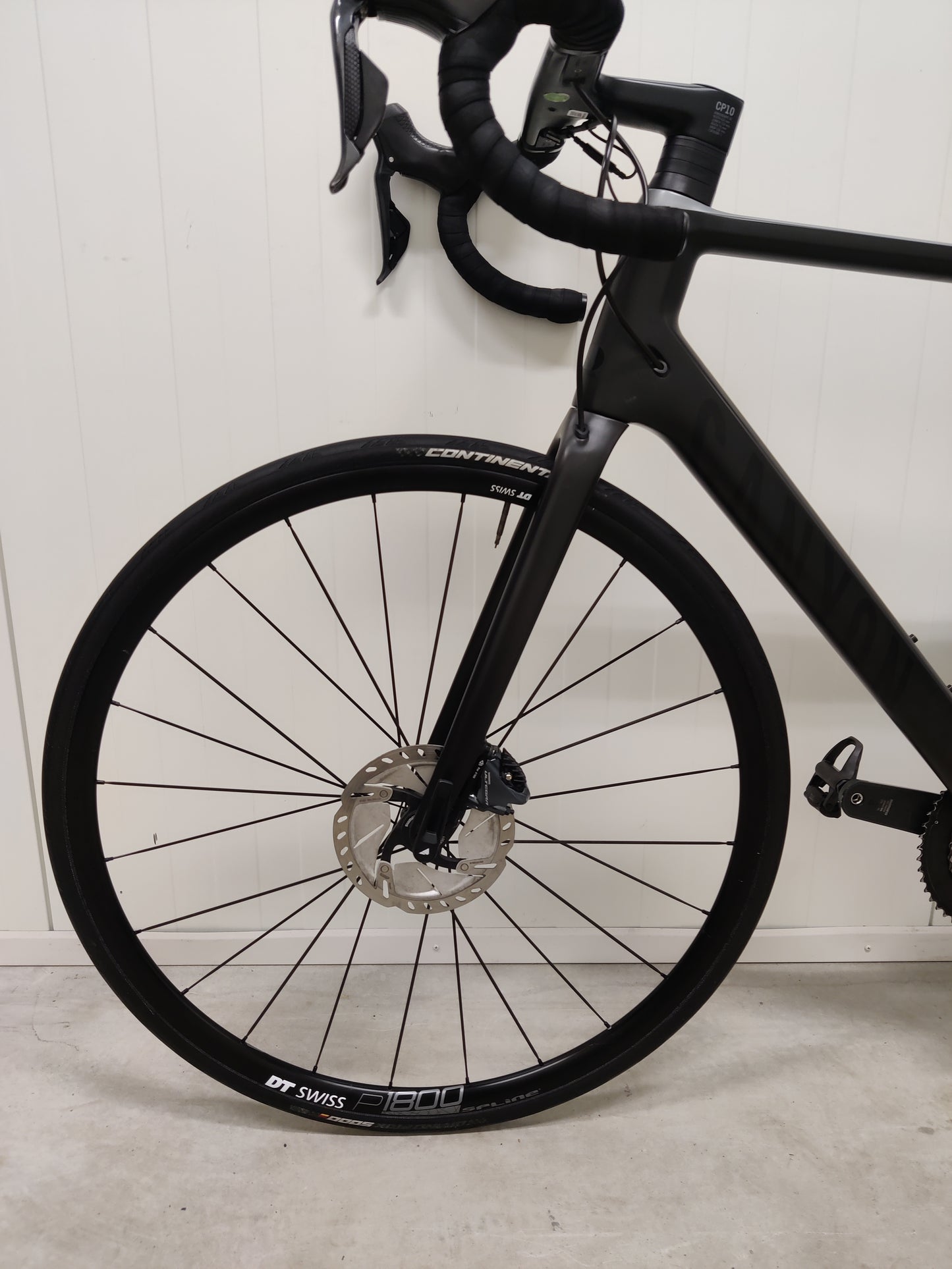 Canyon Ultimate CF SL Disc 8.0 Di2 2019 L käytetty maantiepyörä