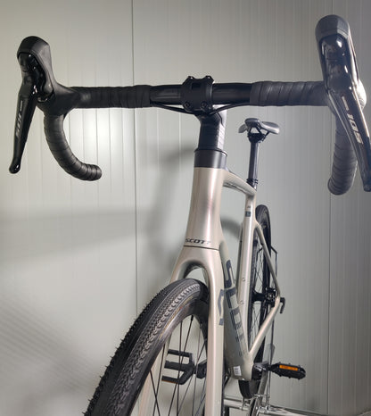Scott Addict 30 L - 1,83-1,91m - käytetty maantiepyörä