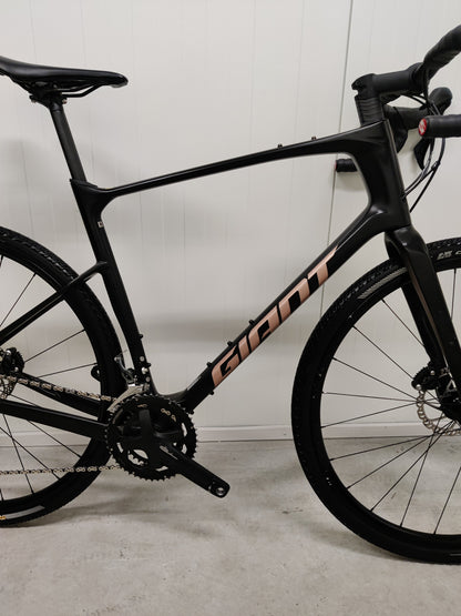 Giant Revolt Advanced 3 XL 2022 käytetty gravel-pyörä