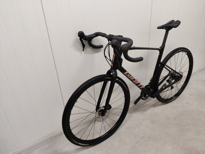 Giant Revolt Advanced 3 XL 2022 käytetty gravel-pyörä