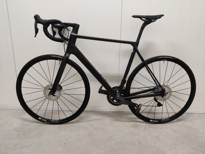 Canyon Ultimate CF SL Disc 8.0 Di2 2019 L käytetty maantiepyörä