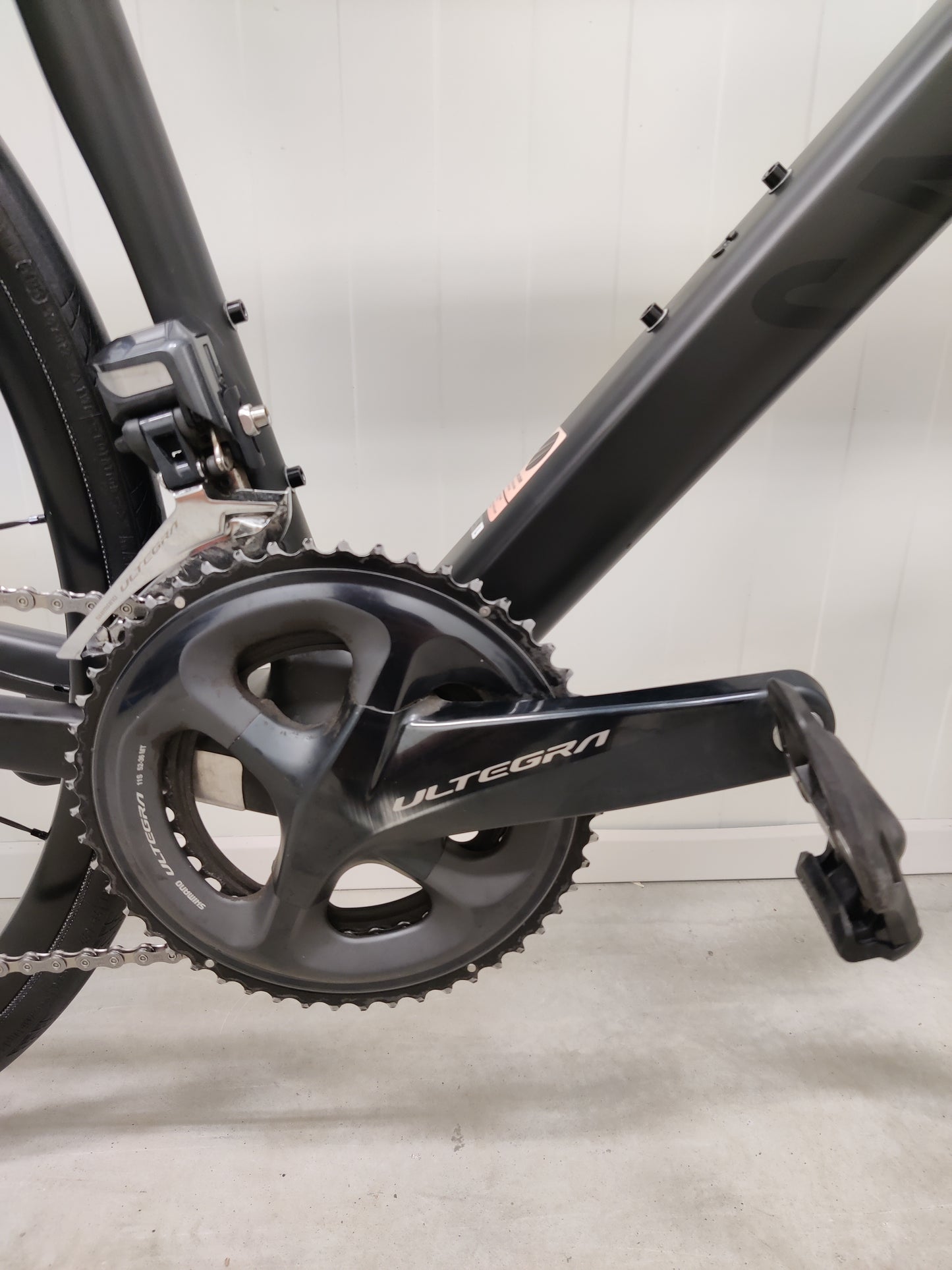 Canyon Ultimate CF SL Disc 8.0 Di2 2019 L käytetty maantiepyörä