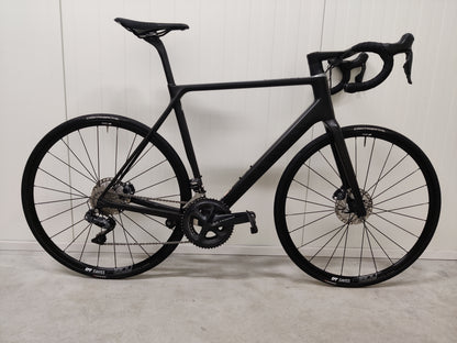 Canyon Ultimate CF SL Disc 8.0 Di2 2019 L käytetty maantiepyörä