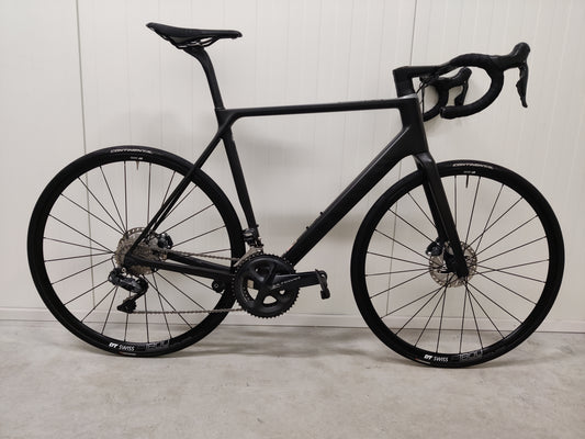 Canyon Ultimate CF SL Disc 8.0 Di2 2019 L käytetty maantiepyörä