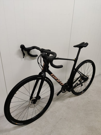 Giant Revolt Advanced 3 XL 2022 käytetty gravel-pyörä
