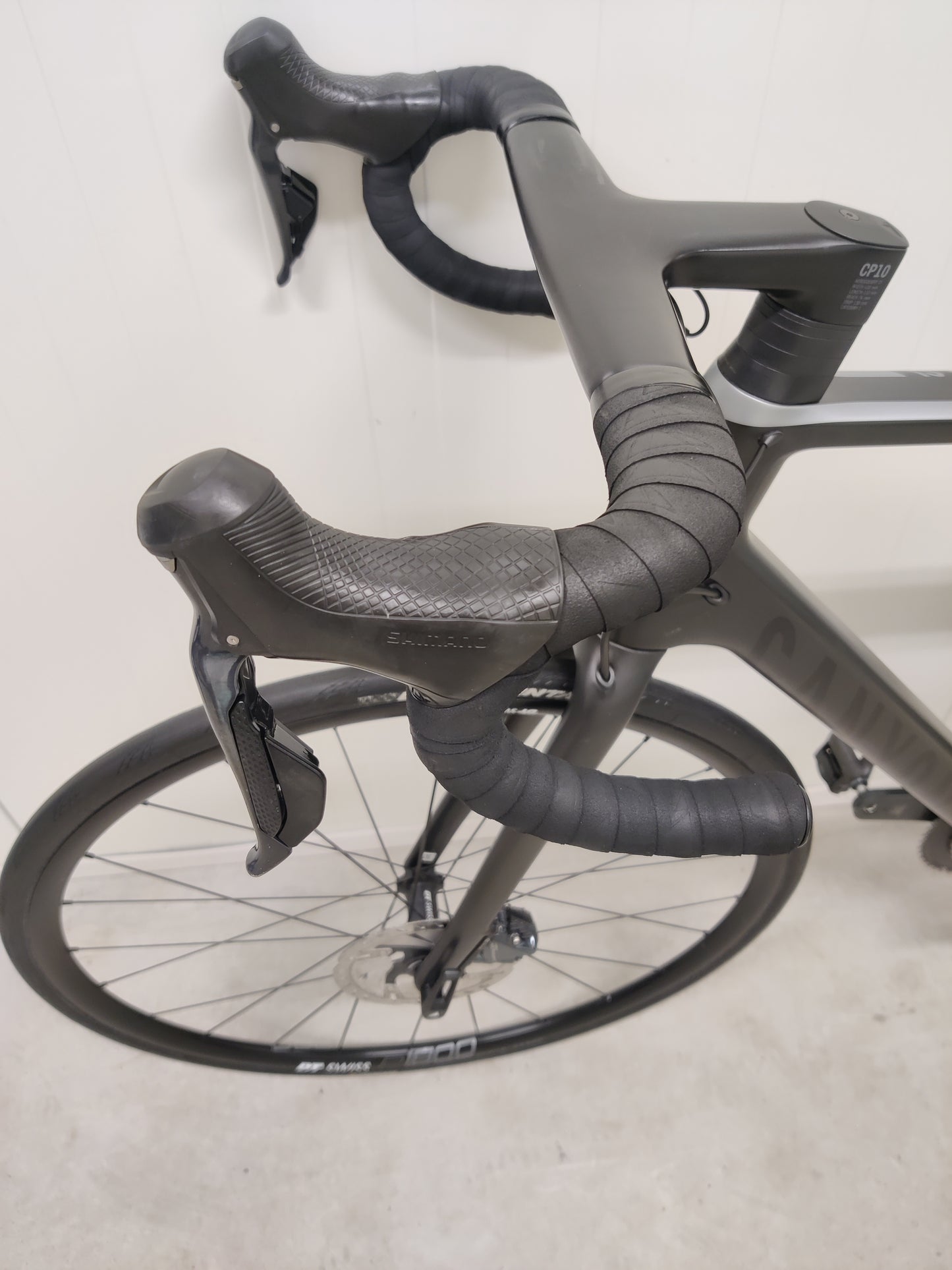 Canyon Ultimate CF SL Disc 8.0 Di2 2019 L käytetty maantiepyörä